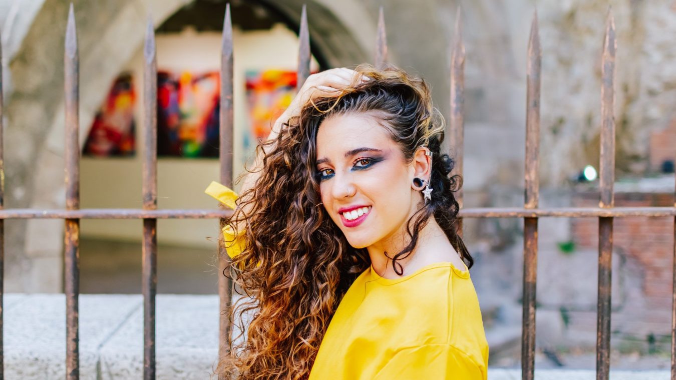 yellow_portrait_girl